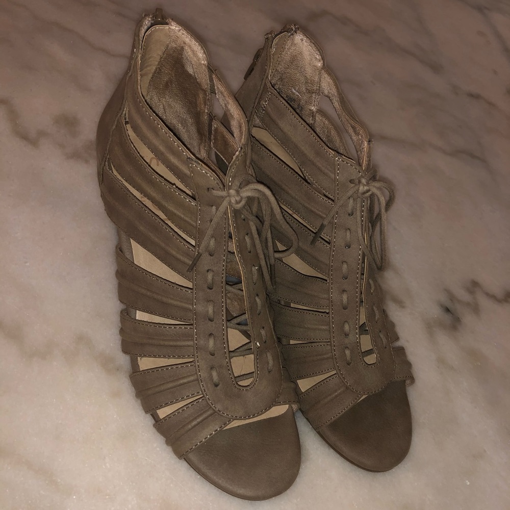 Cute Wedged Sandals
